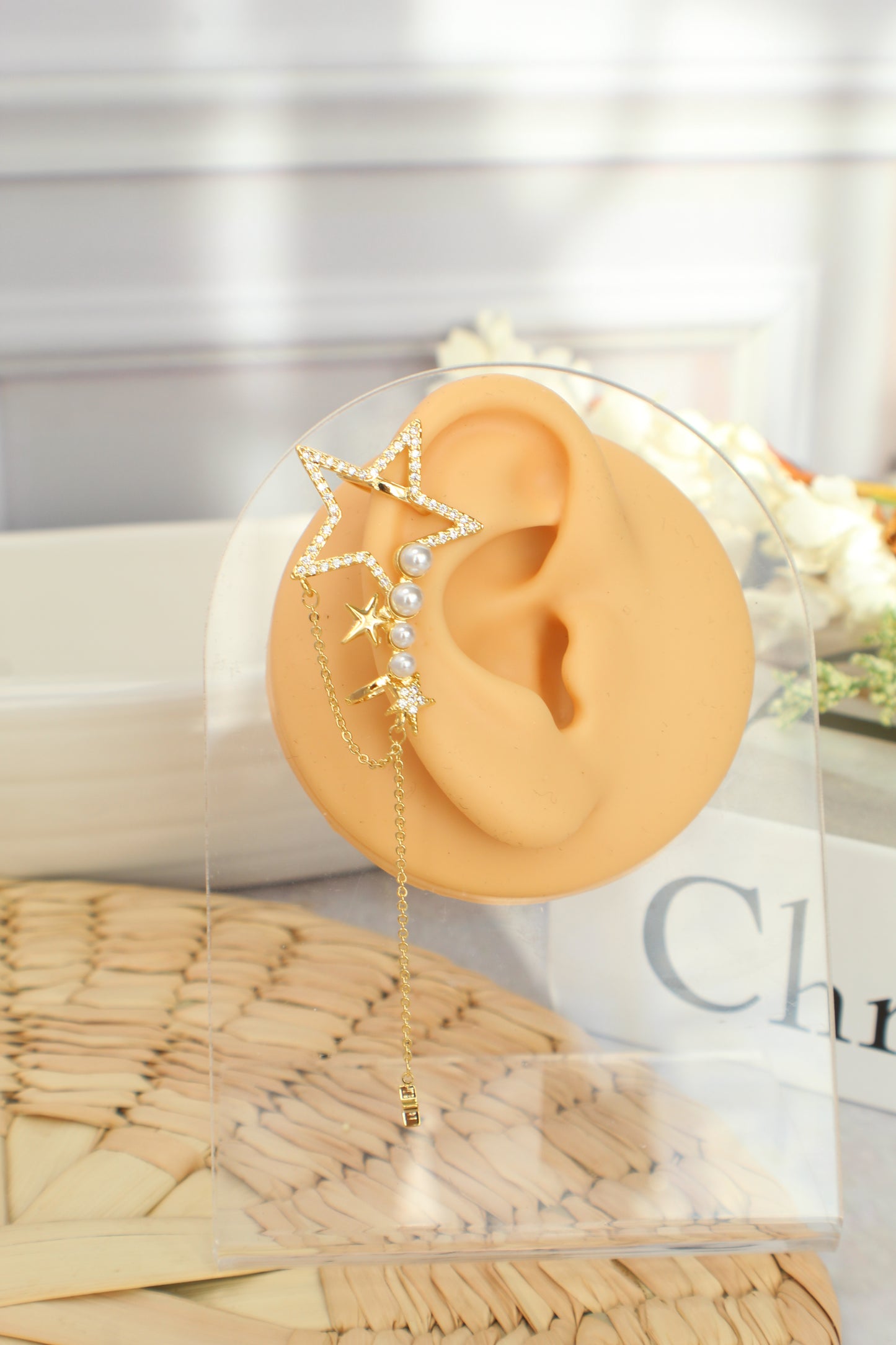 Puño de oreja con estrella y perlas