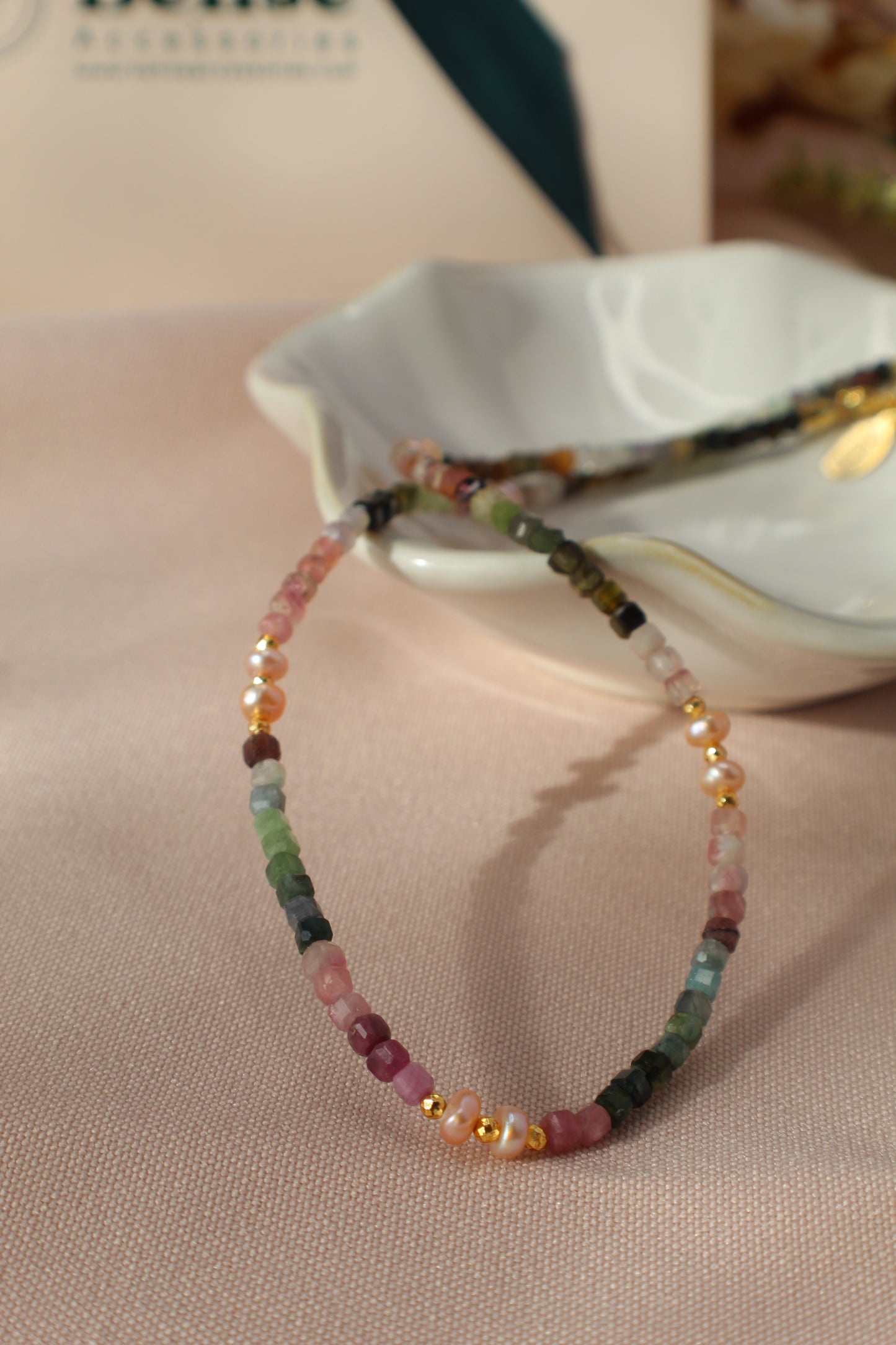 Collar de perlas de turmalina multicolor