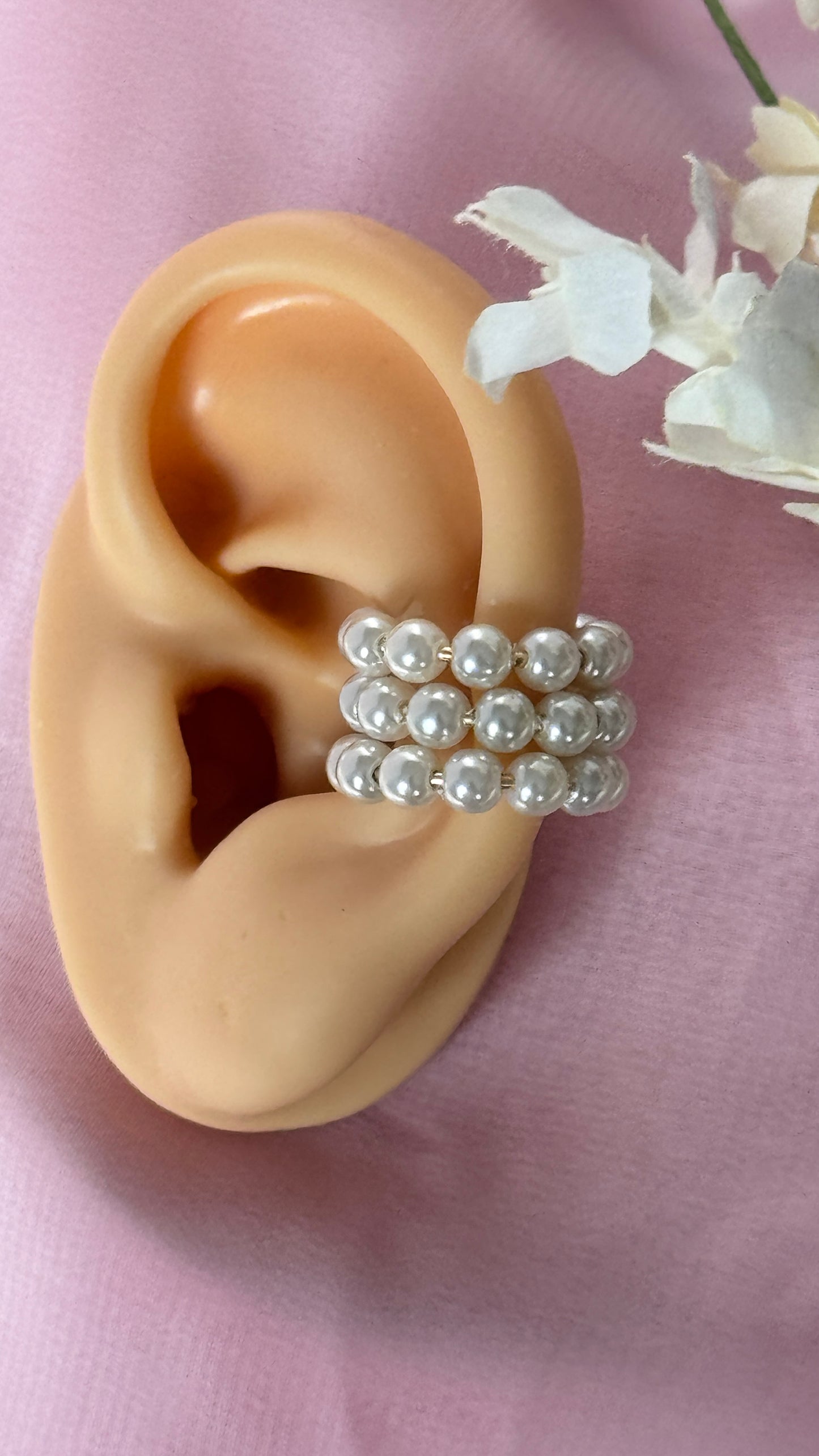 Puño de oreja de perla (forma de 3 C)