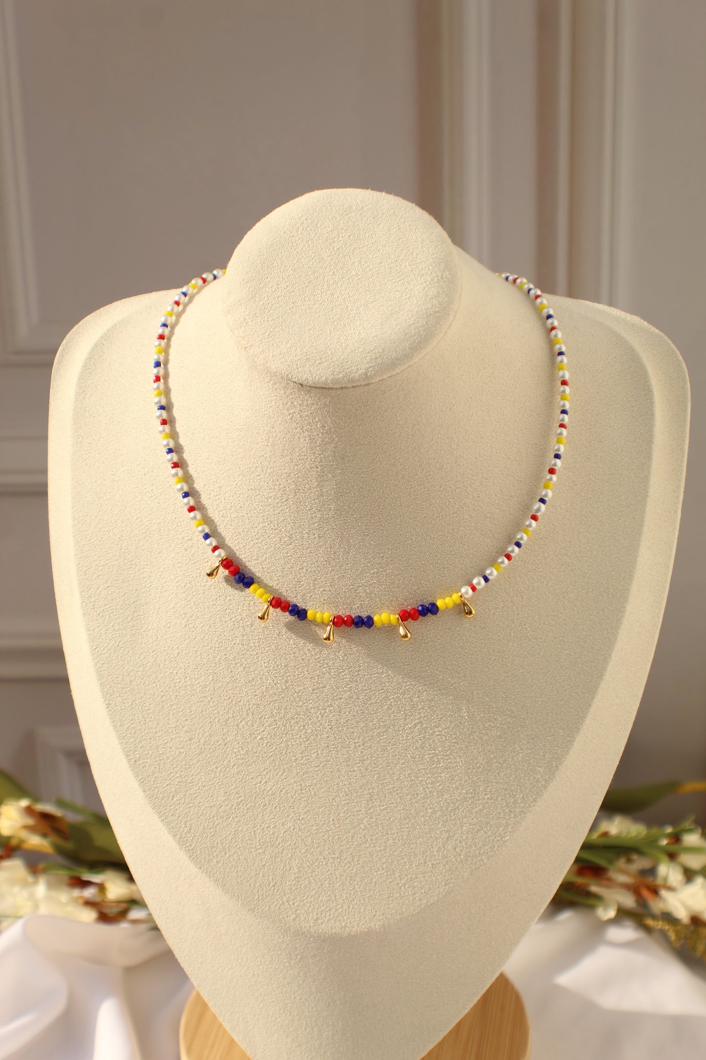Collar de colores de Colombia y perlas