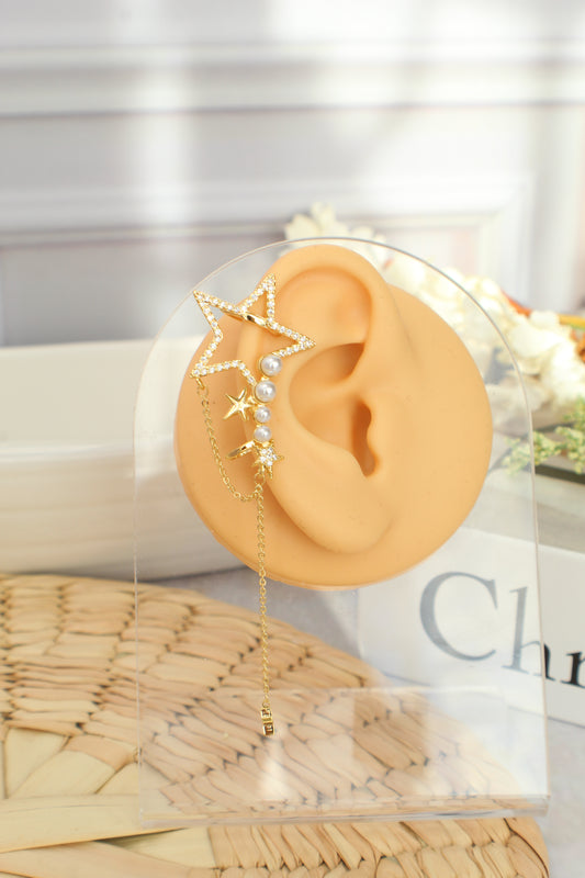 Puño de oreja con estrella y perlas