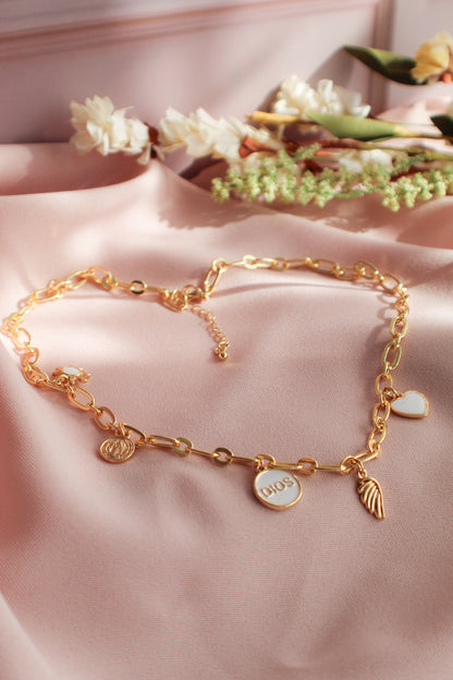 Collar con múltiples dijes