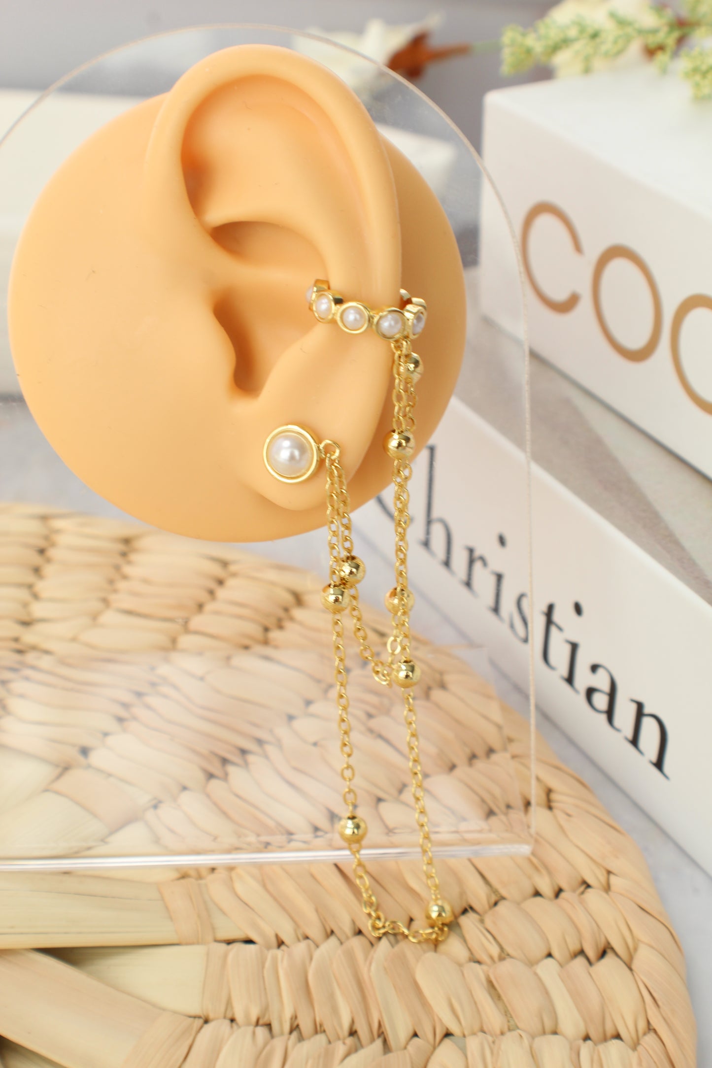 Pendientes tipo brazalete con perlas y cadena de doble uso
