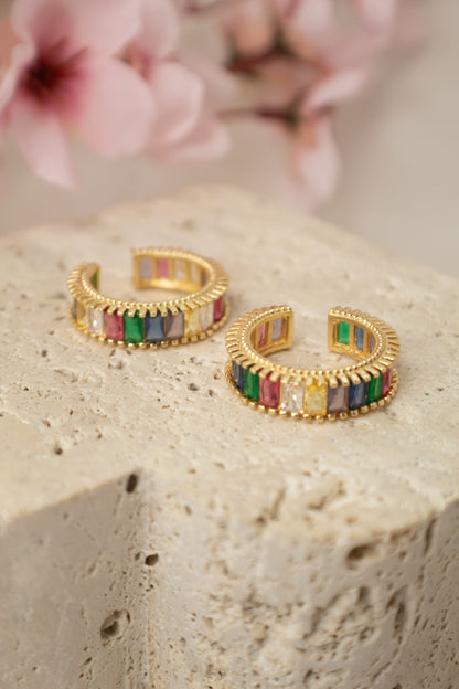Anillo de circonitas de colores rodiadas