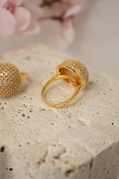 Anillo de rodio con cúpula y cristales