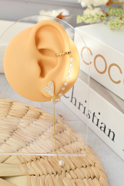 Pendiente de oreja con diseño doble de corazón y perlas