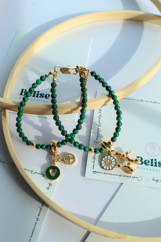 Pulsera de malaquita con corazón vibrante