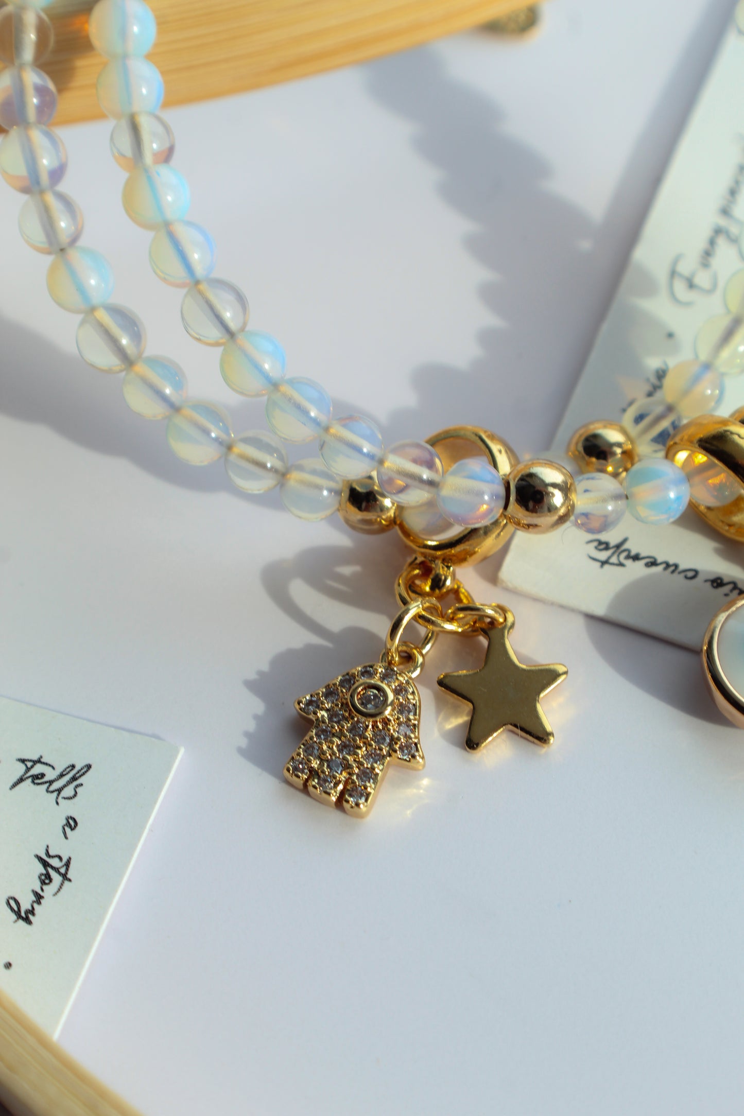 Pulsera de piedra de ópalo con resplandor divino