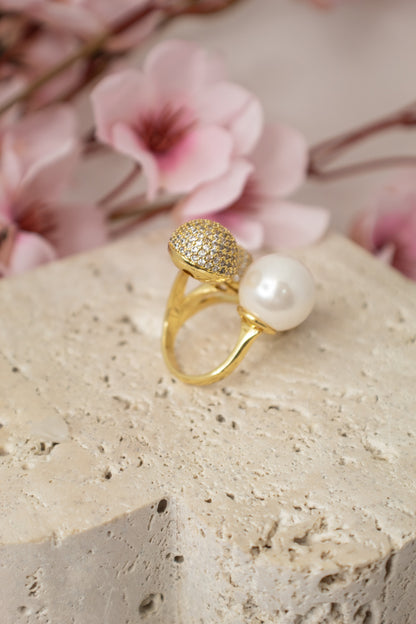 Anillo de rodio con circonitas y perla