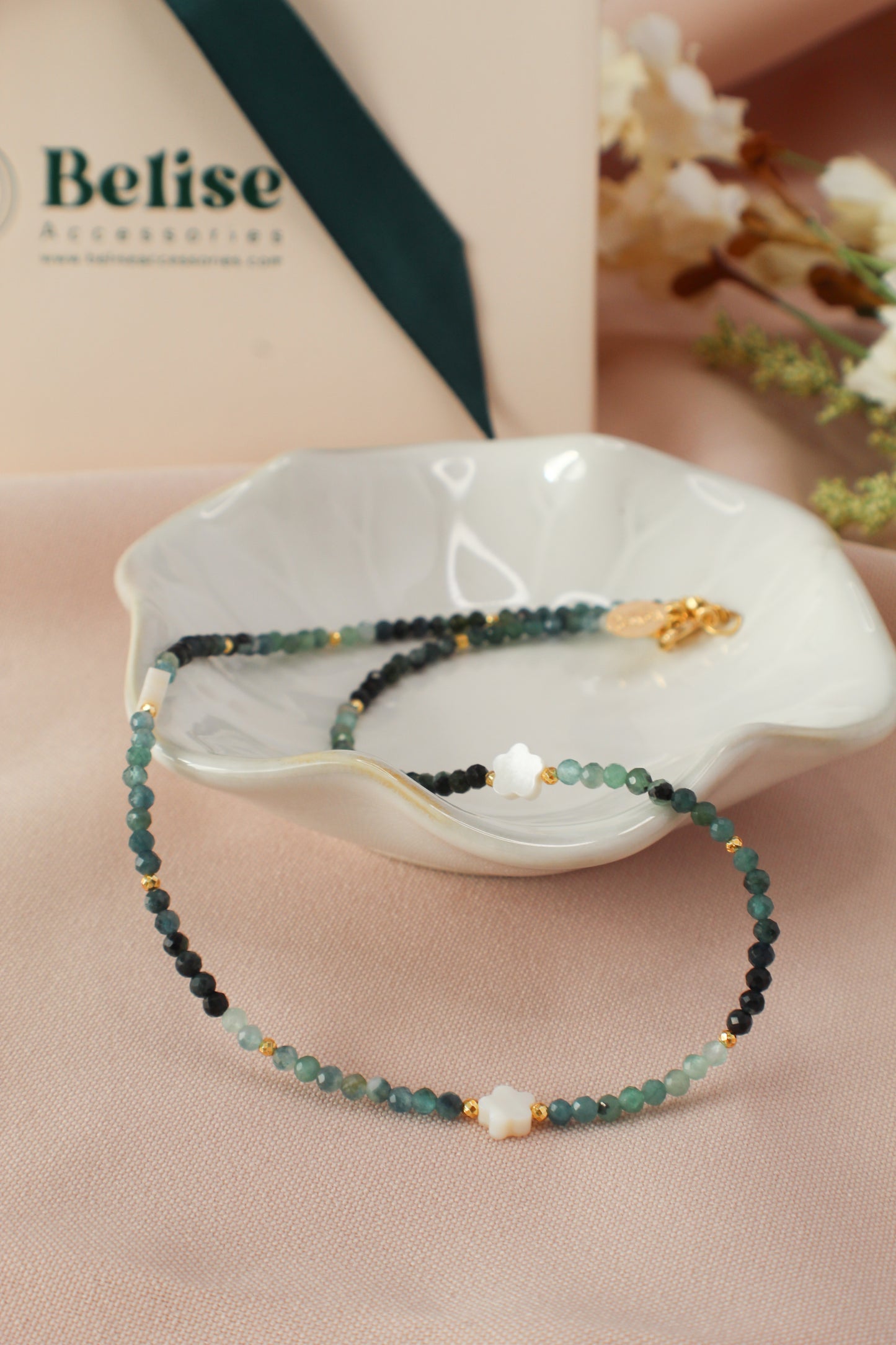 Collar de piedra apatita