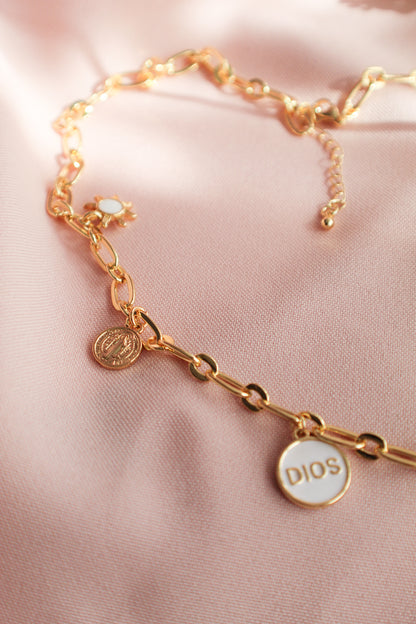 Collar con múltiples dijes
