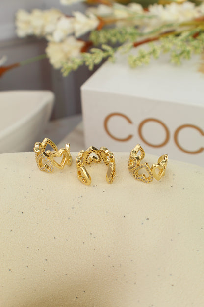 Puños para la oreja con corazones brillantes