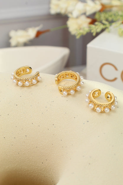 Elegantes pendientes tipo brazalete con perlas