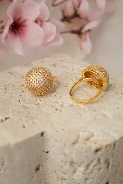 Anillo de rodio con cúpula y cristales