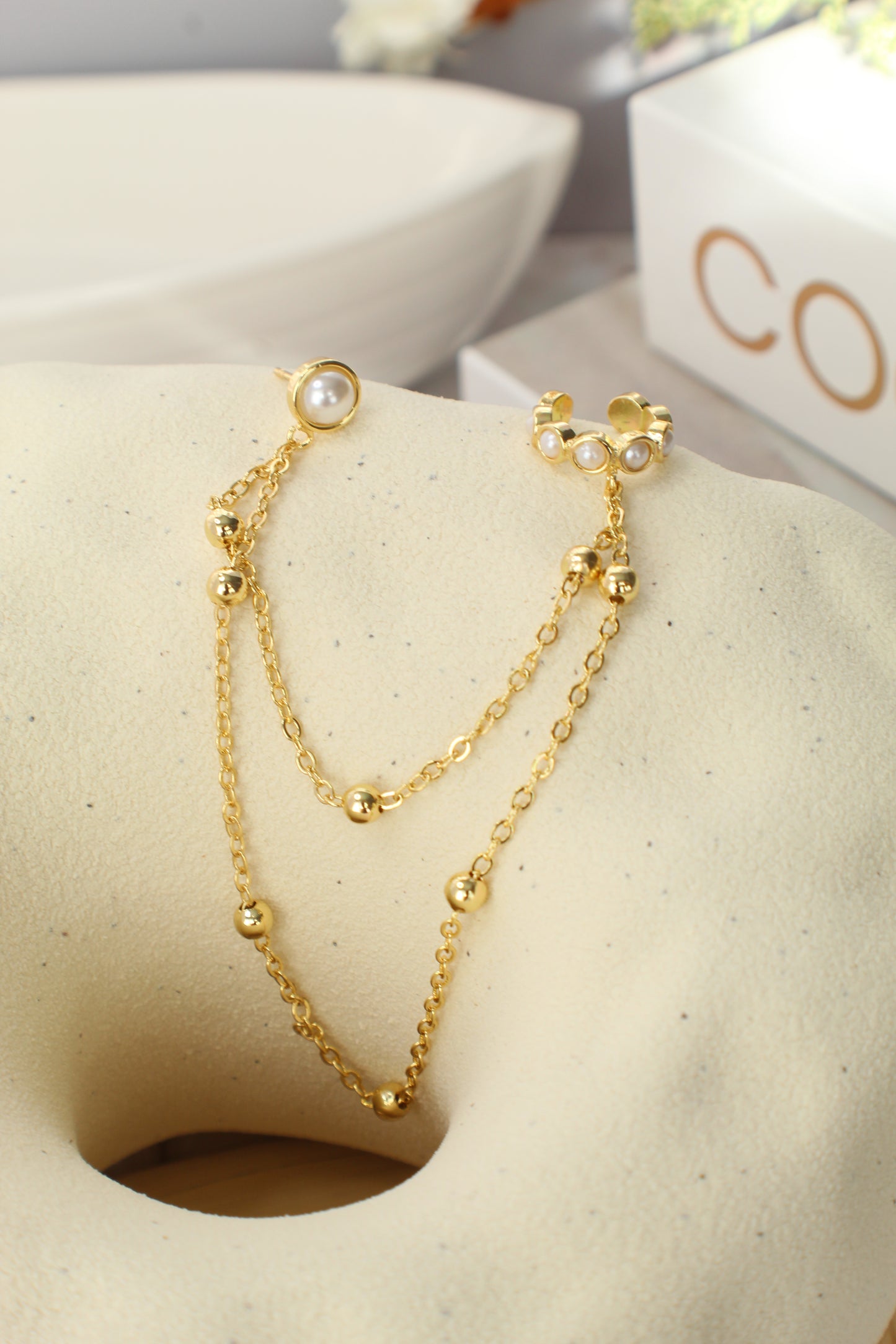 Pendientes tipo brazalete con perlas y cadena de doble uso