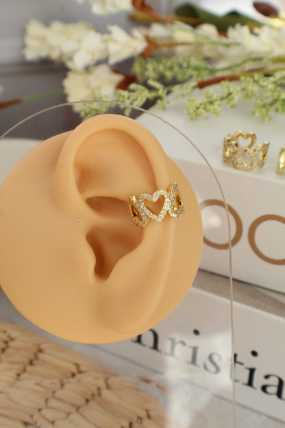 Puños para la oreja con corazones brillantes