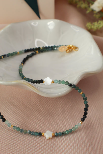 Collar de piedra apatita