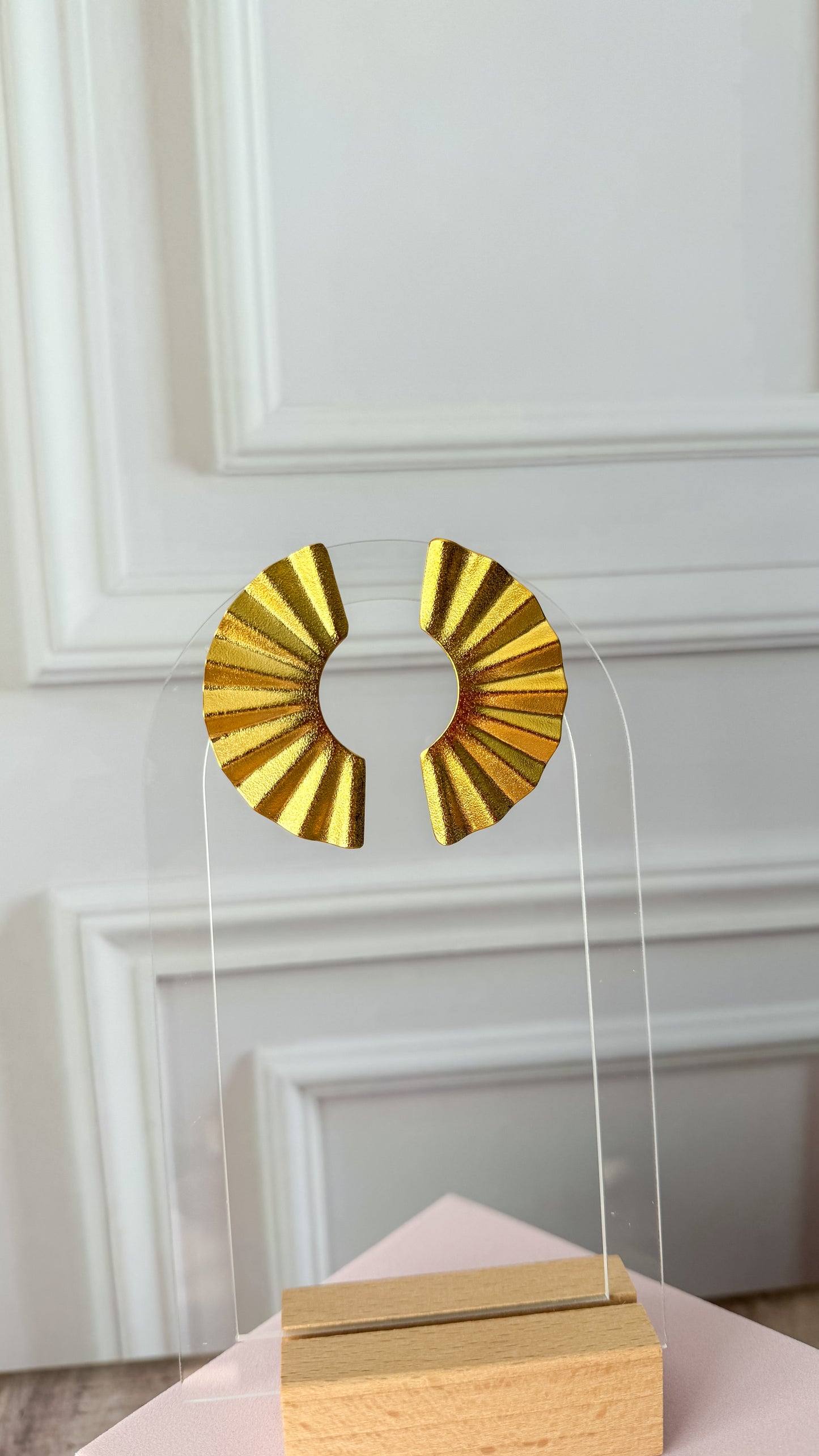 Pendientes de bronce con abanico dorado