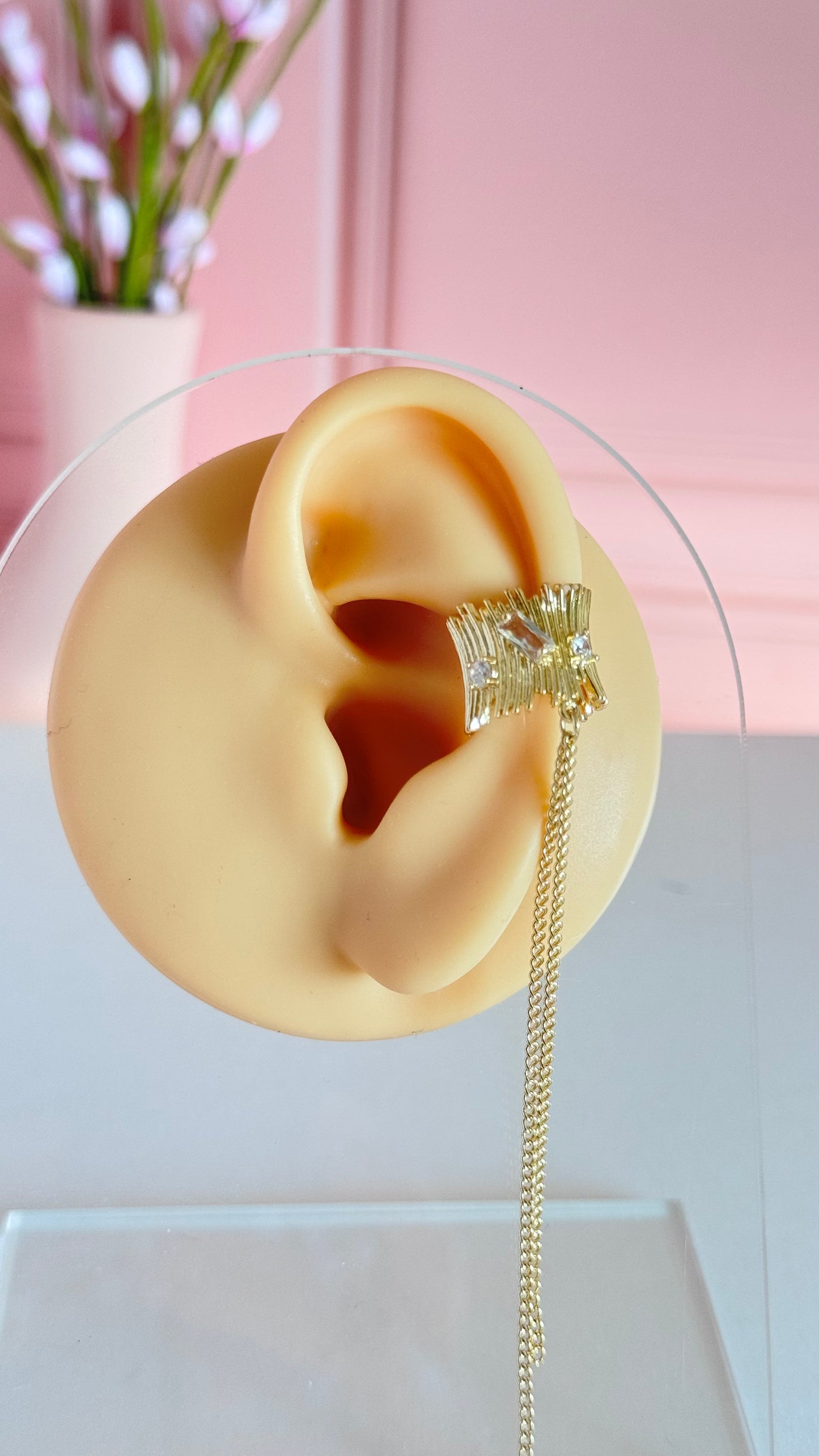 Puño para la oreja con circonita Vibe