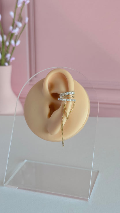 Puño para oreja con cadena de perlas y cristales