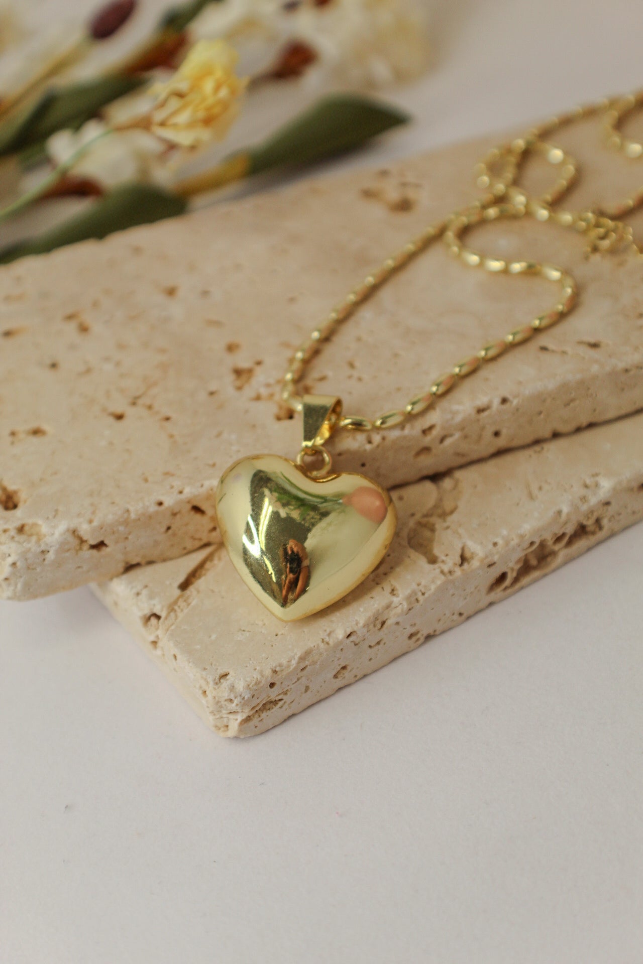Collar con dije de corazón inspirado en ti