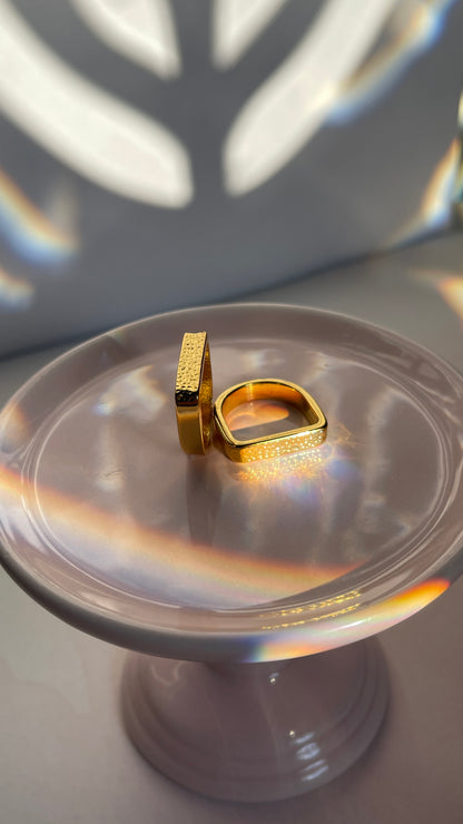 Anillo irónico